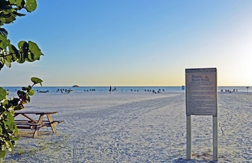 Image of Enjoy the Siesta Key Beach Life to the fullest! Beach AND Pool Access