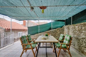 Outdoor dining - Old Istrian house (Vodnjan)