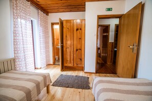 Twin Room | Free cribs/infant beds, free WiFi, bed sheets - Farm Stay Zagar (Mozirje)