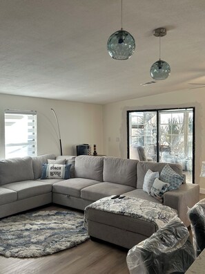 TV - Canal Front Home , direct Gulf access with lanai and dock (St James City)