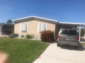 Property grounds - Canal Front Home , direct Gulf access with lanai and dock (St James City)