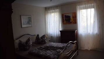 1 Schlafzimmer, Reisekinderbett, kostenloses WLAN, Bettwäsche