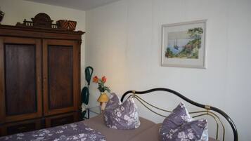 1 Schlafzimmer, Reisekinderbett, kostenloses WLAN, Bettwäsche