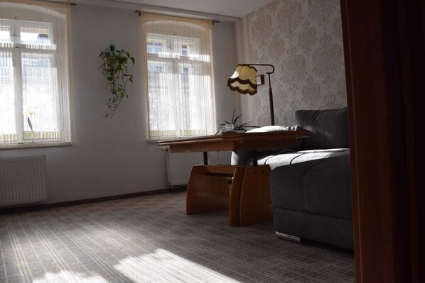 1 bedroom, travel cot, free WiFi, bed sheets