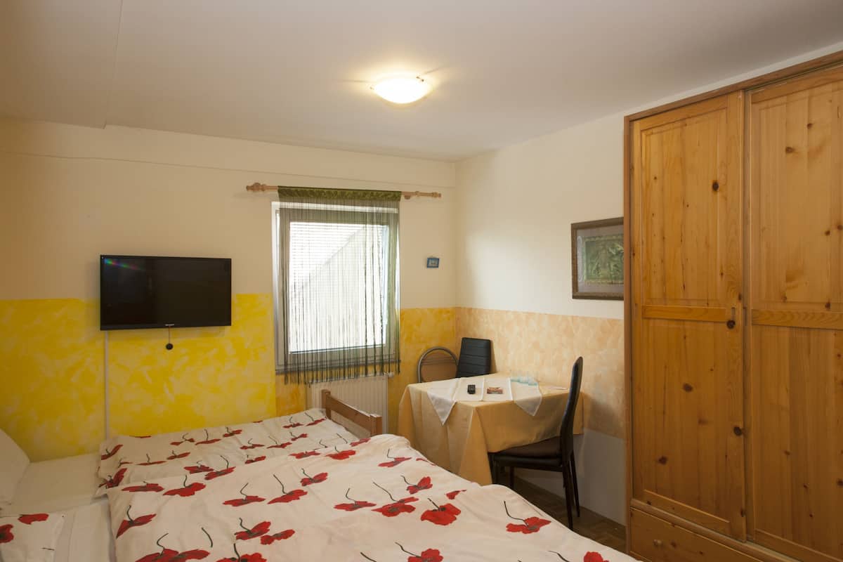 1 dormitorio, cunas (de pago), wifi gratis y ropa de cama