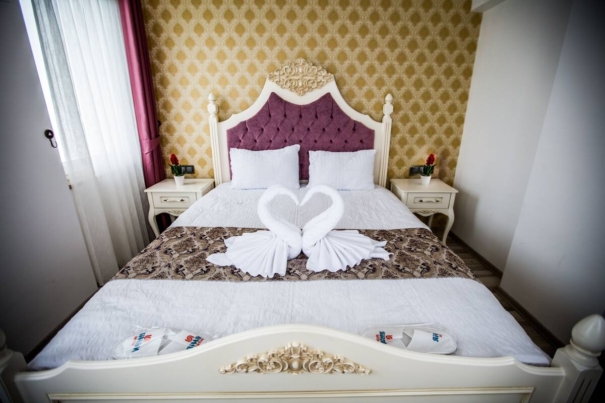 Executive Suite, 1 Bedroom | 1 bedroom, minibar, desk, laptop workspace