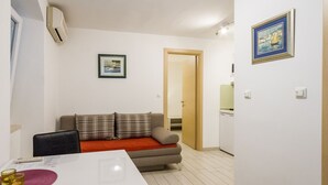 Apartament urbà, 1 llit de matrimoni gran, no fumadors | Sala d'estar