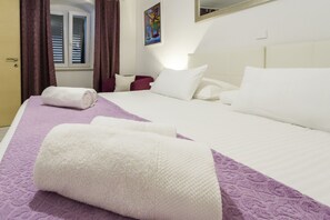 City-Apartment, 2 Einzelbetten, Nichtraucher | Zimmersafe, Bügeleisen/Bügelbrett, kostenloses WLAN, Bettwäsche