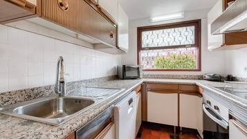 Kühlschrank, Mikrowelle, Ofen, Geschirrspüler