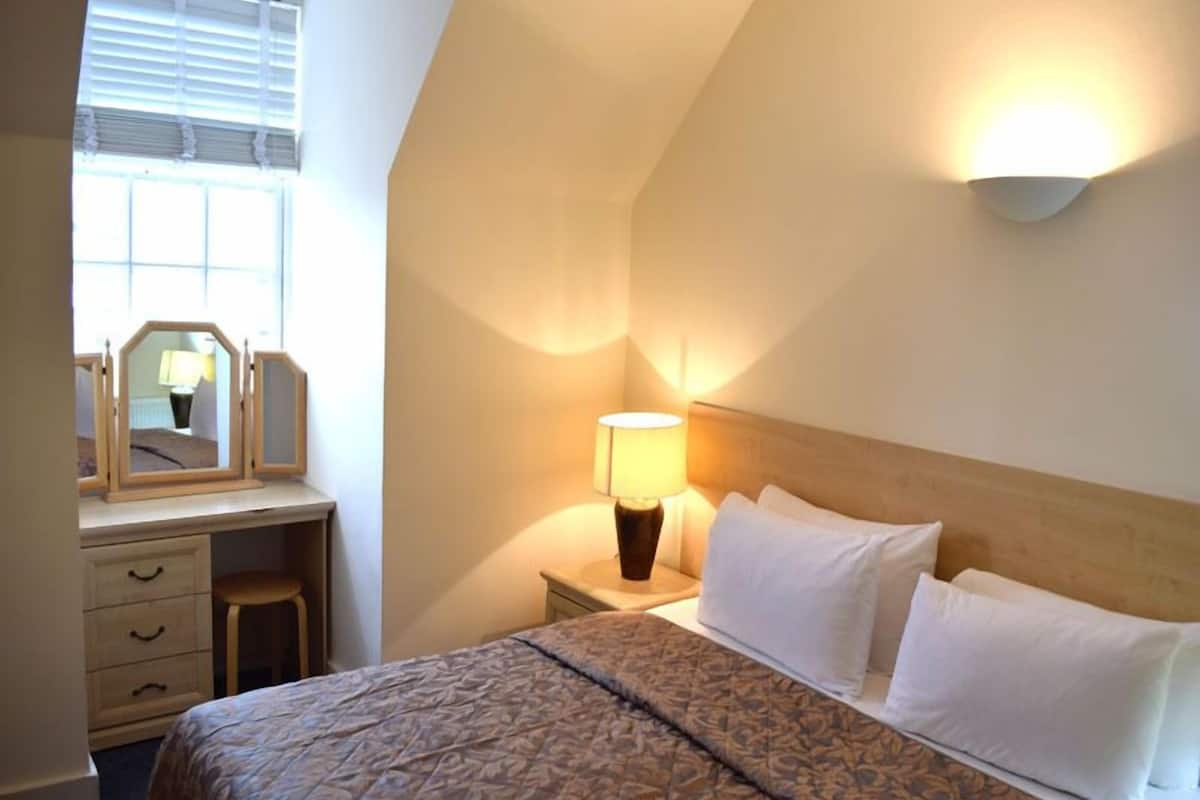Grand appartement (Apartment 8, 4 persons) | 2 slaapkamers, een kluis op de kamer, individueel gedecoreerd