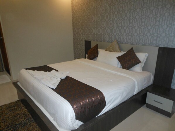 Quarto casal ou duplo executivo | Escrivaninha, espaço de trabalho para notebook