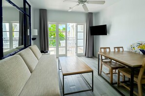 32-inch flat-screen TV with cable channels, TV, Netflix - Apartamentos Parque del Sol (Adeje)