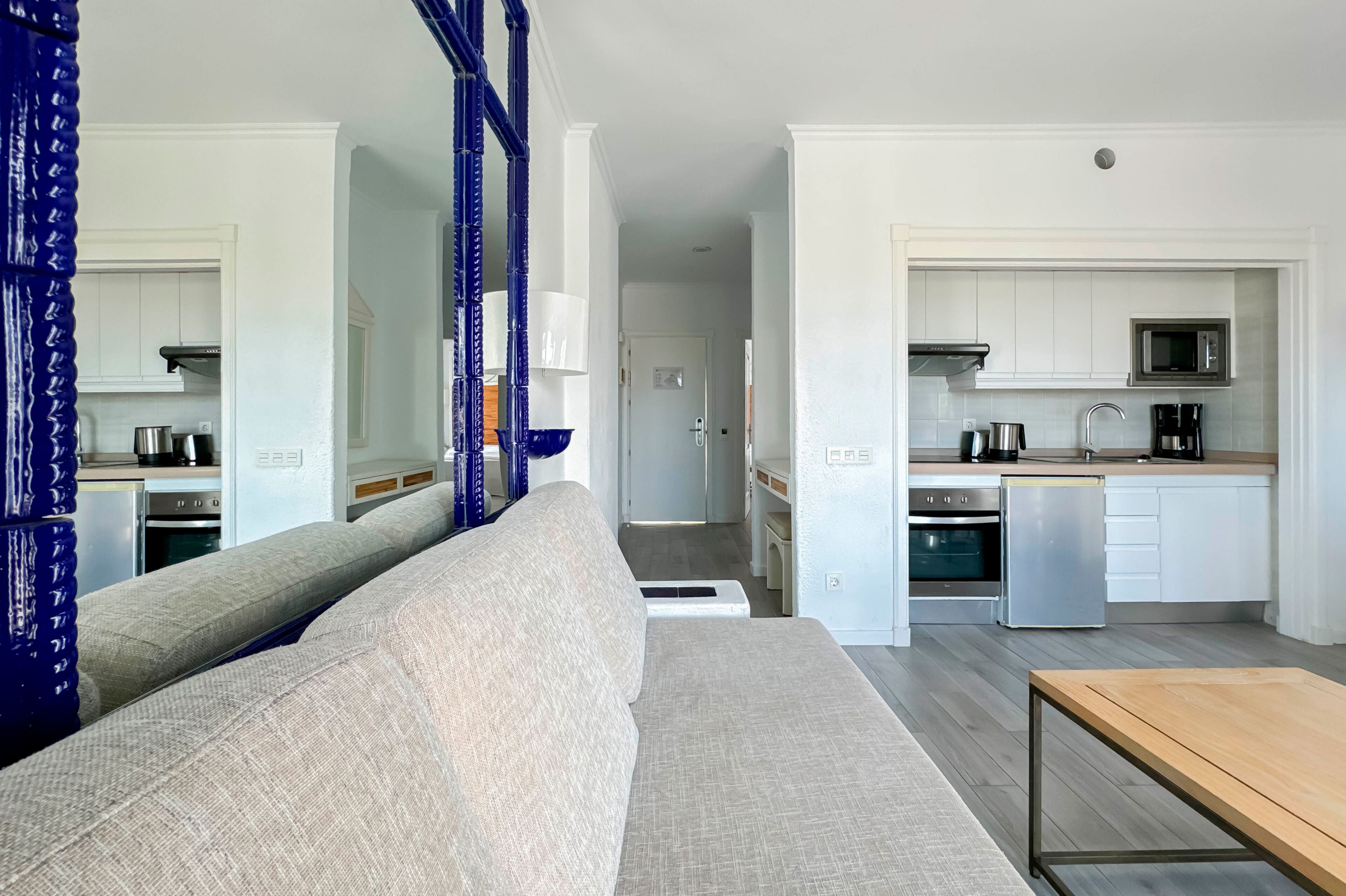 standard apartment | living area | 32-inch flat-screen tv with cable channels, tv, netflix