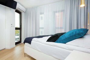 Iron/ironing board, travel cot, WiFi, bed sheets