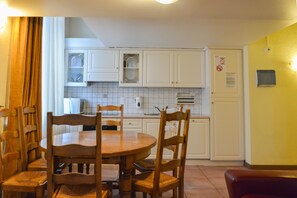 Apartment | Private kitchen - Hébergement du Pod - Hostel (La Chaux-de-Fonds)