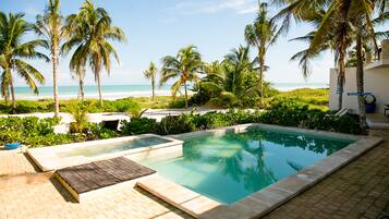 Kolam renang terbuka, kerusi lepak pantai