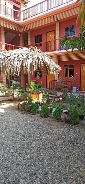 Property entrance - Shwe Wun Yan Motel (Nyaung-U)