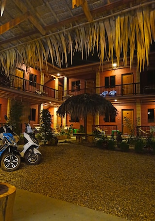 Terrace/patio. Shwe Wun Yan Motel