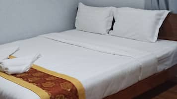 Deluxe Double or Twin Room | Minibar, desk, blackout drapes, soundproofing