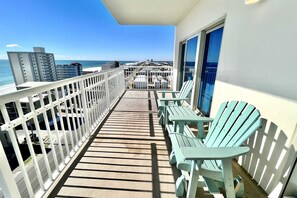 Condo, 2 Bedrooms | Property grounds