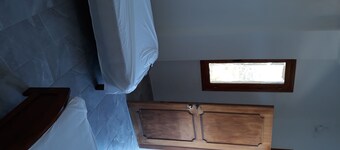 極上のカフェレストランと客室をご覧ください