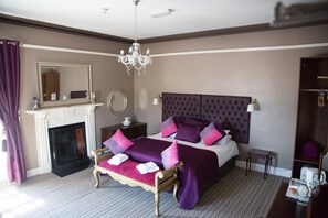 Honeymoon Suite (First floor) | Desk, soundproofing, free WiFi, bed sheets - The Haven Newcastle (Newcastle)