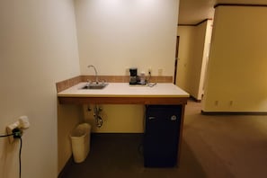 Suite, 1 King-Bett | Badezimmer | Kostenlose Toilettenartikel, Haartrockner, Handtücher, Seife