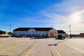 Parken ohne Service (kostenlos), Parkservice (kostenlos)