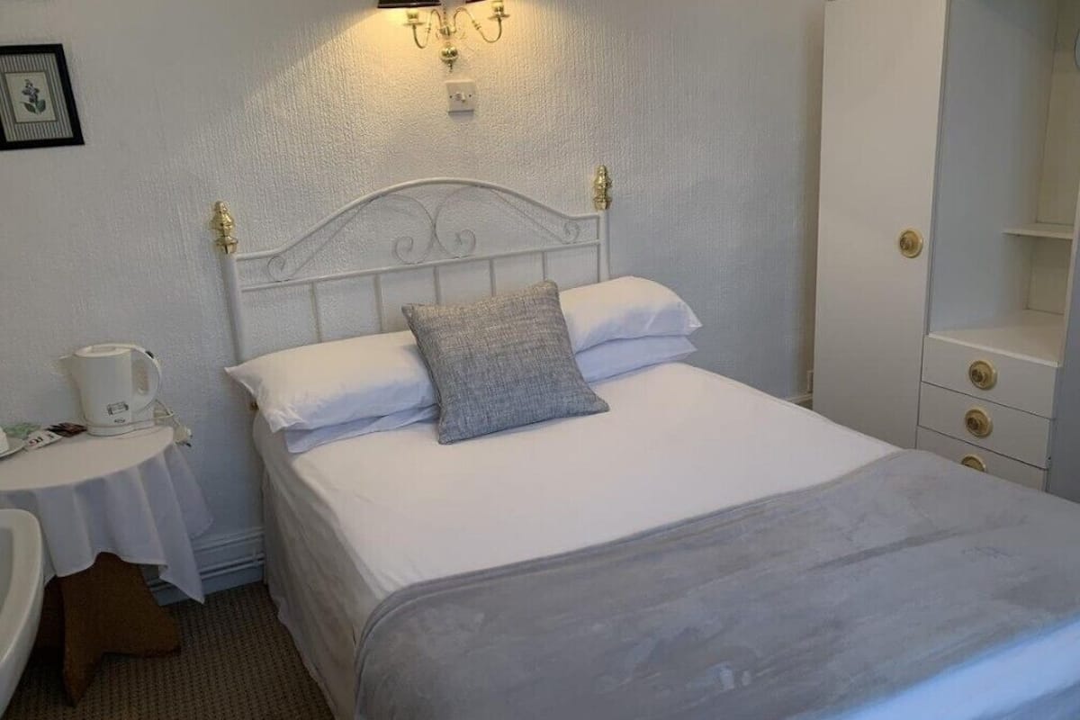 Single Room, 1 Single Bed (Shower Only) | 1 bedroom, free WiFi, bed sheets