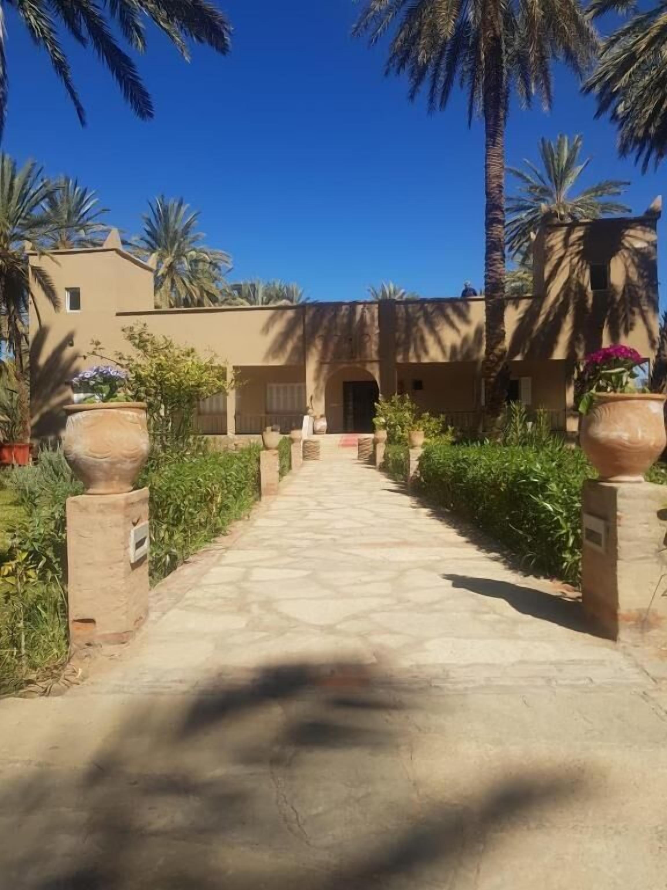 المنطقة المحيطة بالمنشأة