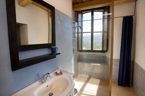 Shower, hair dryer, bidet, towels - Villa with Yoga studio and pool in a peaceful oasis. Spoleto 10 min Rome 1.30 h (Spoleto)