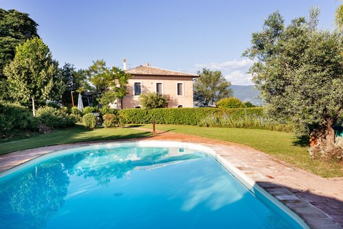 Villa with Yoga studio and pool in a peaceful oasis. Spoleto 10 min Rome 1.30 h