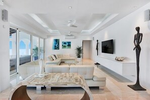 TV, DVD player
