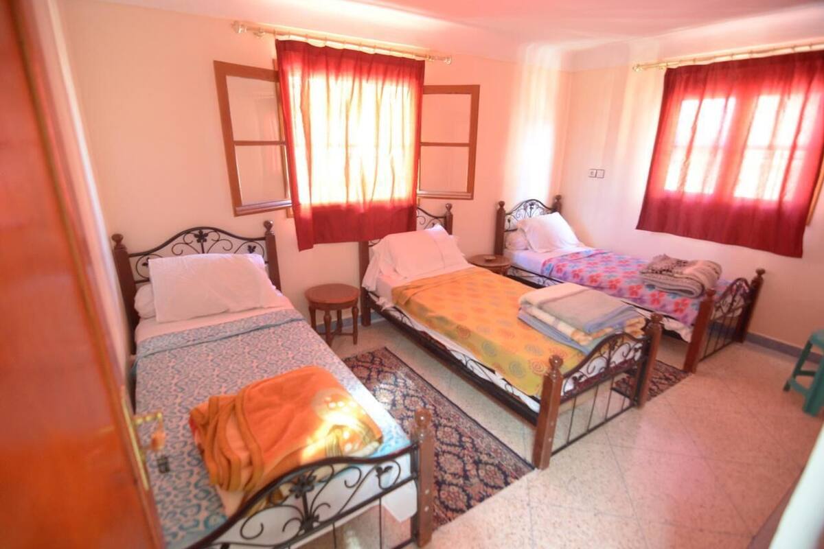 Triple Room | WiFi (free), bed sheets