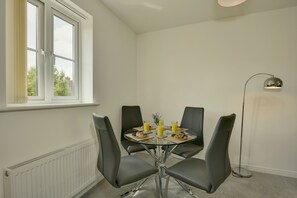 Apartment, 2 Bedrooms | In-room dining - Karah Suites - Teeswater (Bridgwater)