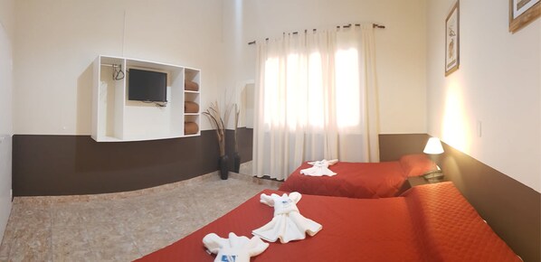 Triple Room | Individually decorated, individually furnished, desk, laptop workspace - Hotel Pachá Anexo (Salta)