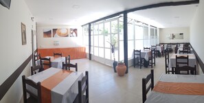 Free daily continental breakfast - Hotel Pachá Anexo (Salta)