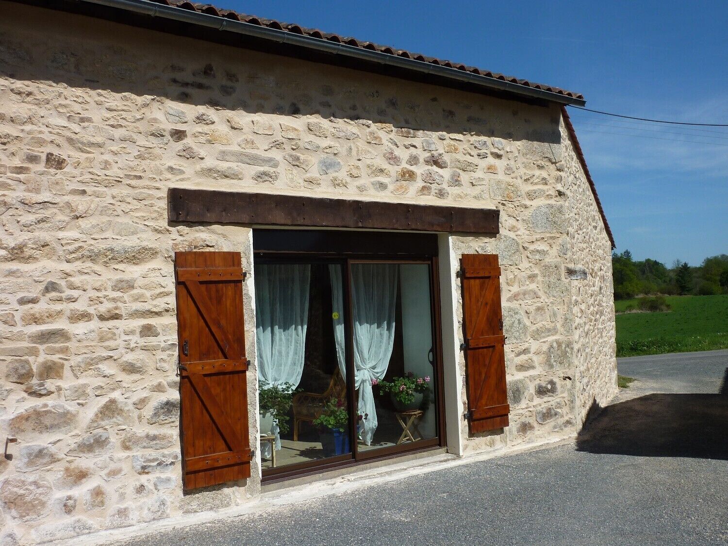 Large 2 bedroom stone gite