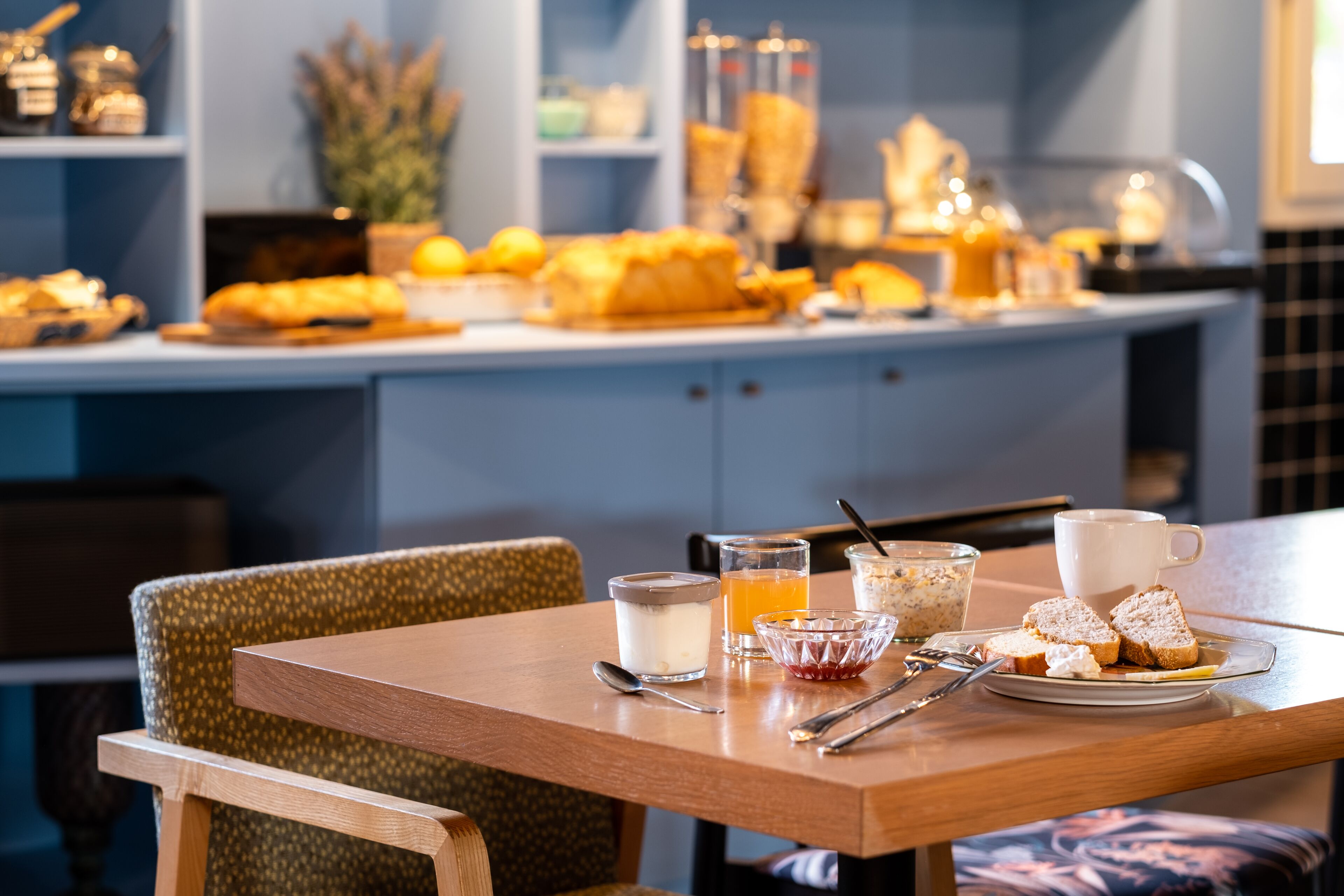 Petit déjeuner buffet (11 EUR par personne)