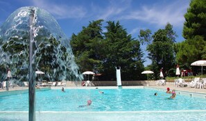 Piscine extérieure (ouverte en saison)