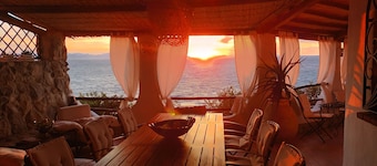 Villa Renata private access to the sea, swimming pool, hot tub, luxury space