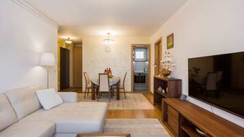 Apartment | Living area | Flat-screen TV