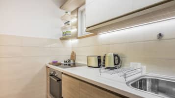 Apartment | Private kitchen | Fridge, microwave, oven, electric kettle
