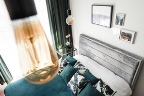 Iron/ironing board, WiFi, bed sheets