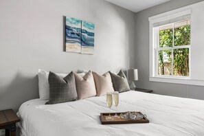 3 bedrooms, iron/ironing board, free Internet