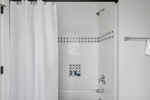 Haartrockner, Seife, Shampoo, Toilettenpapier