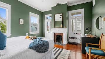 2 bedrooms, iron/ironing board, free internet