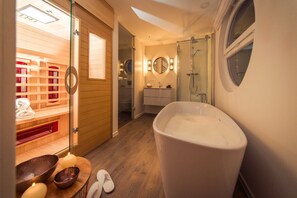 Unclassified image, 2 of 23, button