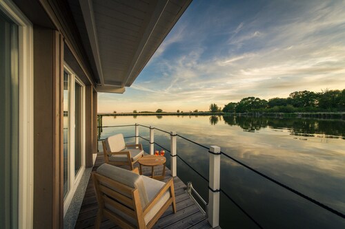 Schwimmende Suite III