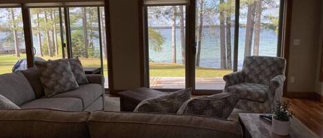 Télévision, cheminée, services de streaming